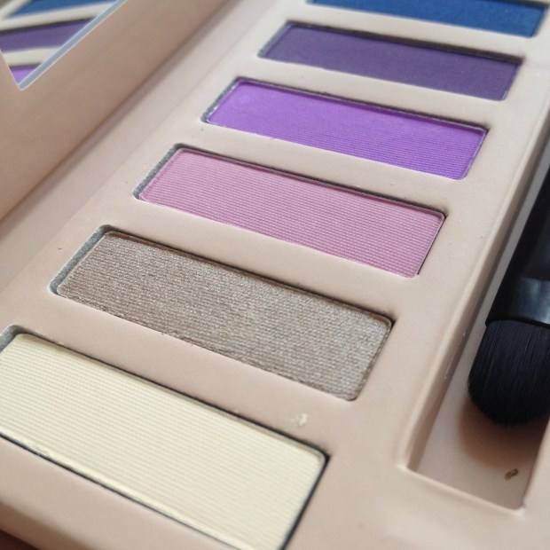 Violet pop / rose poudré / ivoire précieux . tendre taupe