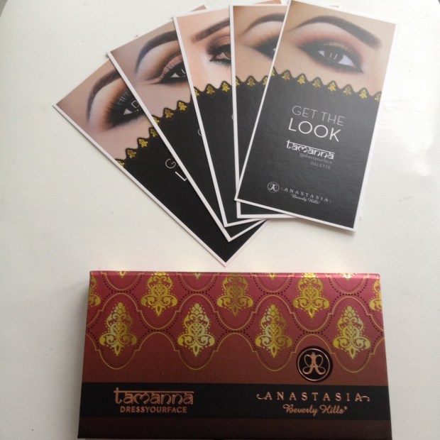 Salut poupée!Avec 5 Get The Look fournis!