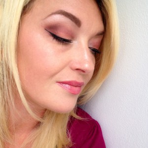 MU yeux clos [1600x1200]