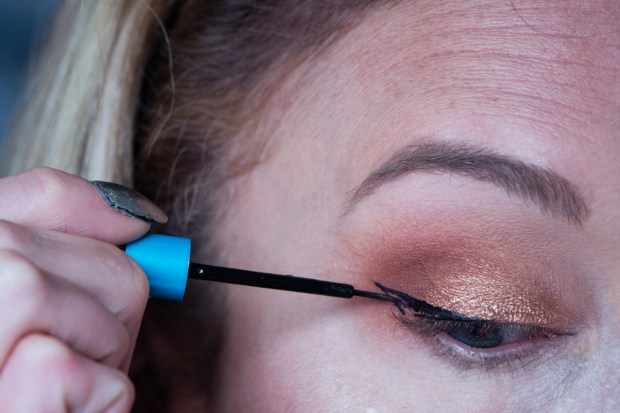 liquidink-eyeliner-essence-cosmetics