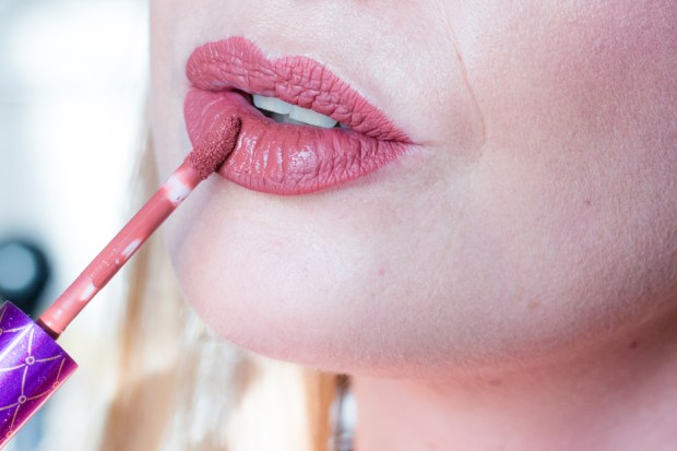 djulicious-cosmetics-sanalicious-sananas-dulce-matte-lipstick