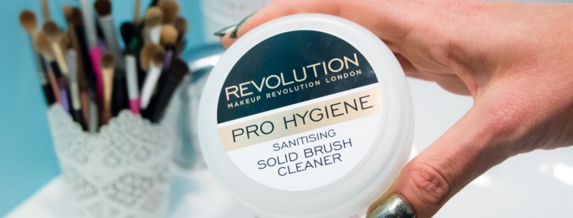 makeup-revolution-solid-brush-cleaner