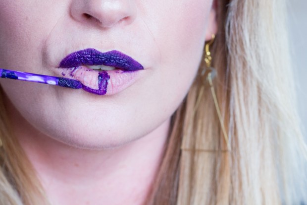 swatch-toxic-potion-djulicious-cosmetics-pose