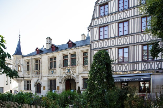 aura-mugler-hotel-de-bourgtheroulde-rouen