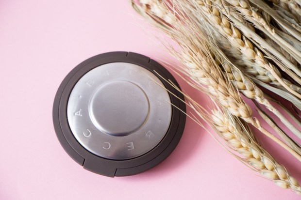 becca-opal-shimmering-skin-perfector