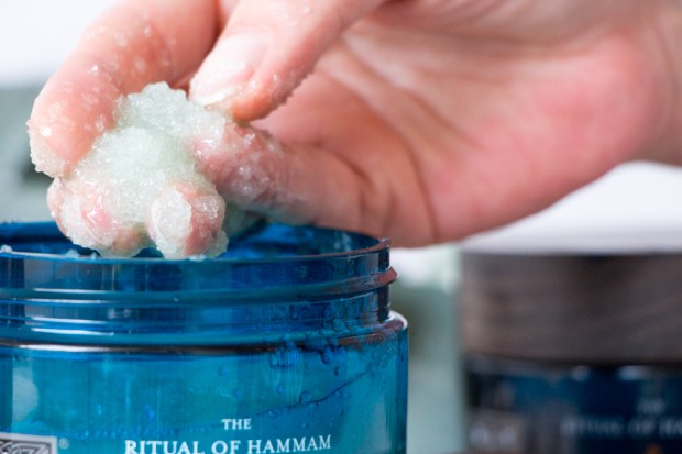 rituals-the-ritual-of-hammam-gommage-corps