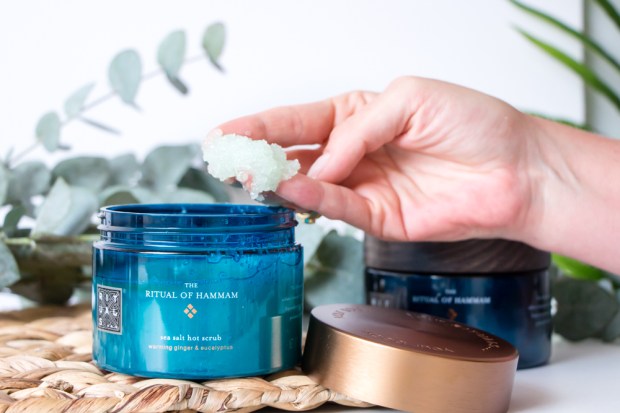 rituals-the-ritual-of-hammam-hot-scrub-gommage-corps