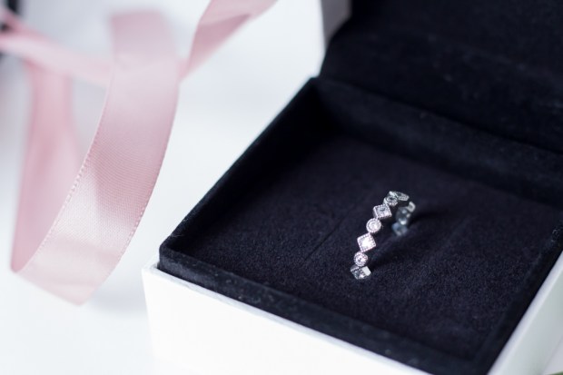 pandora-soldes-bague-brillants-séduisants-taille-princesse