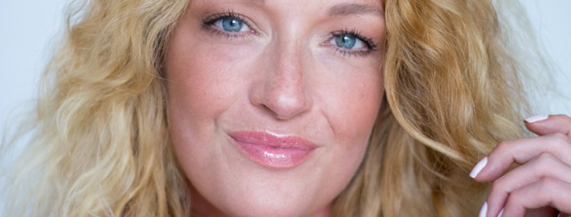 summer-makeup-look-bronzer-marc-jacobs