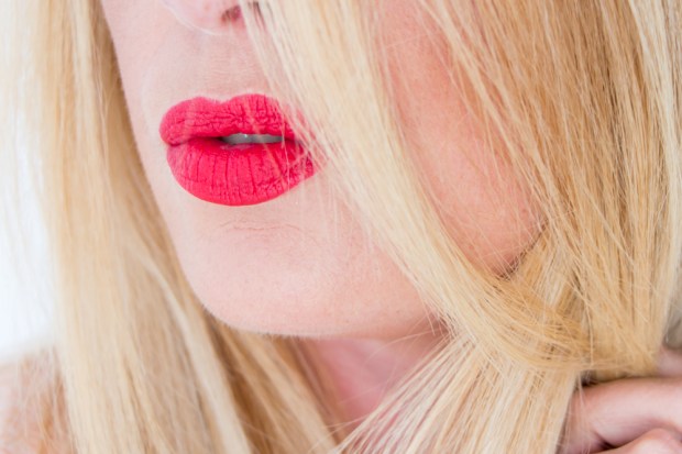 1944-paris-rouge-a-levres-marie-avis