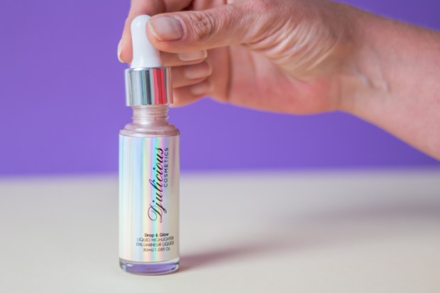 drop-and-glow-highlighter-djulicious-cosmetics-detail