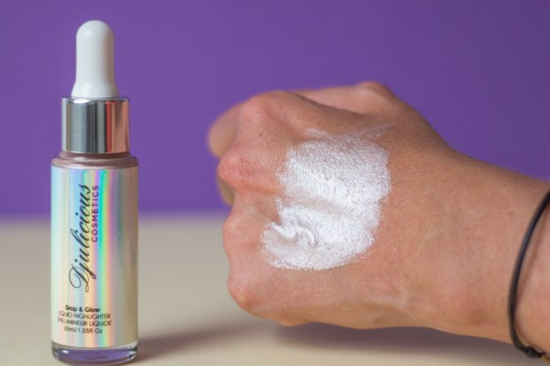drop-and-glow-highlighter-djulicious-cosmetics-swatch-ombre