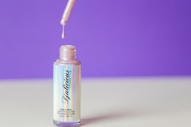 drop-and-glow-highlighter-djulicious-cosmetics-unicorn-love-focus