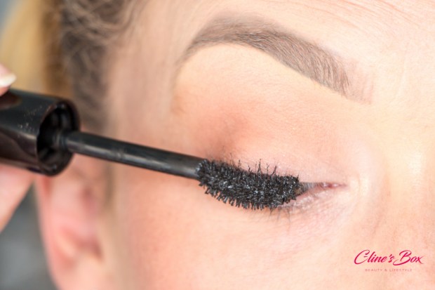 1944-paris-mascara-fibres-volume-application