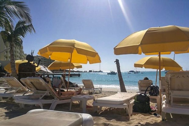 sint-maarten-simpson-bay-best-place-buccaneer-beach-bar