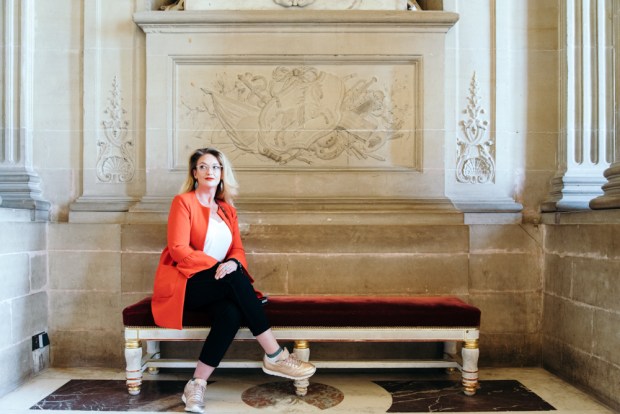 look-curvy-veste-rouge-mom-jeans