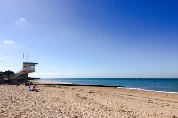 la-delicate-balade-sonore-front-de-mer-normandie