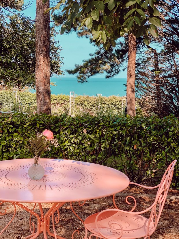 La Bonne Aventure Salon de Thé du Jardin Dior à Granville