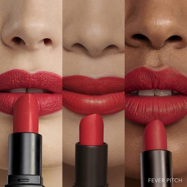 Swatch Luxe Matte Lipcolor en teinte Fever Pitch de chez Bobbi Brown