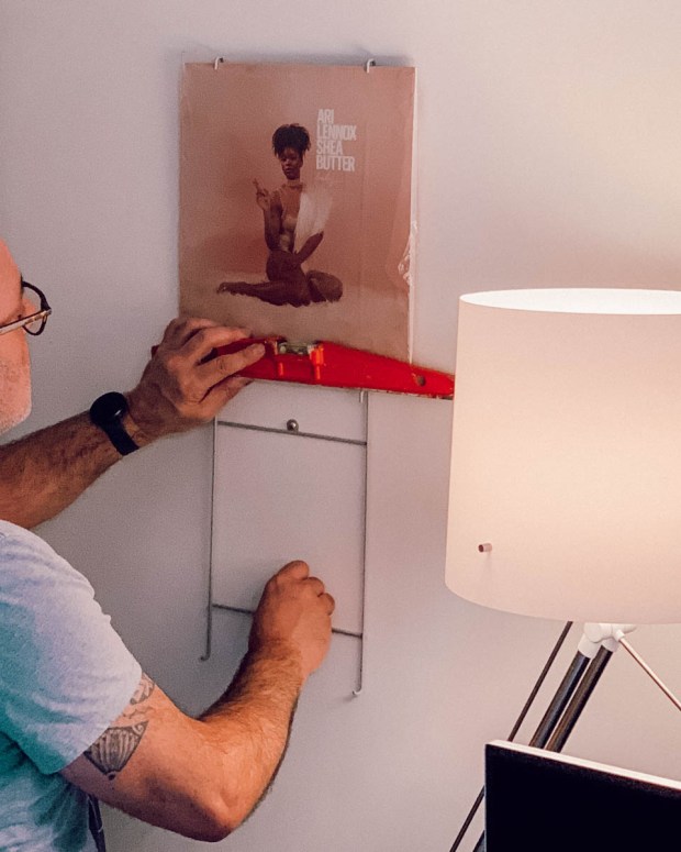 Installation du Vinyl Waller au mur